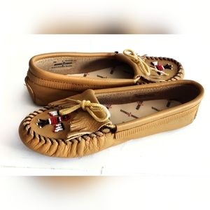 Minnetonka Women's Leather Moccasins. Size 9 US. Pre-owned.